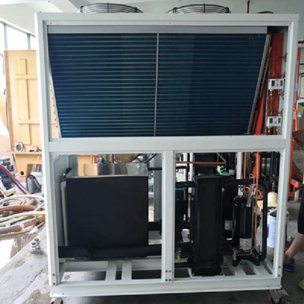 Зачем промышленному водоохладителю нужен расширительный бак?